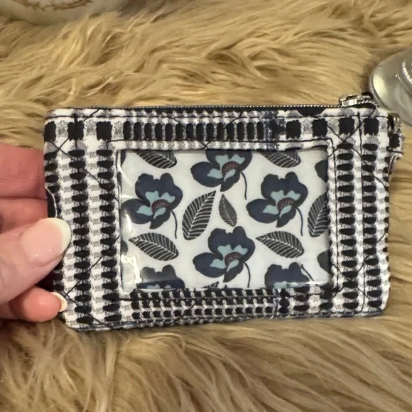Vera Bradley Black and White Floral ID Holder 🔥 - Picture 2 of 6